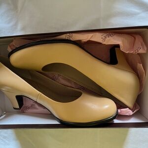 Pumps - Rose Petal brand, Eggshell, size 7 1/2.  Like new.